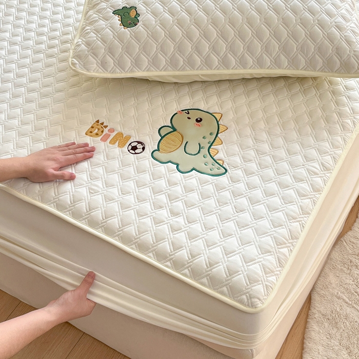 91家纺网 家纺一手货源 找家纺 万盛家纺 2025新款夹棉恐龙刺绣床笠 恐龙-菱形格 白