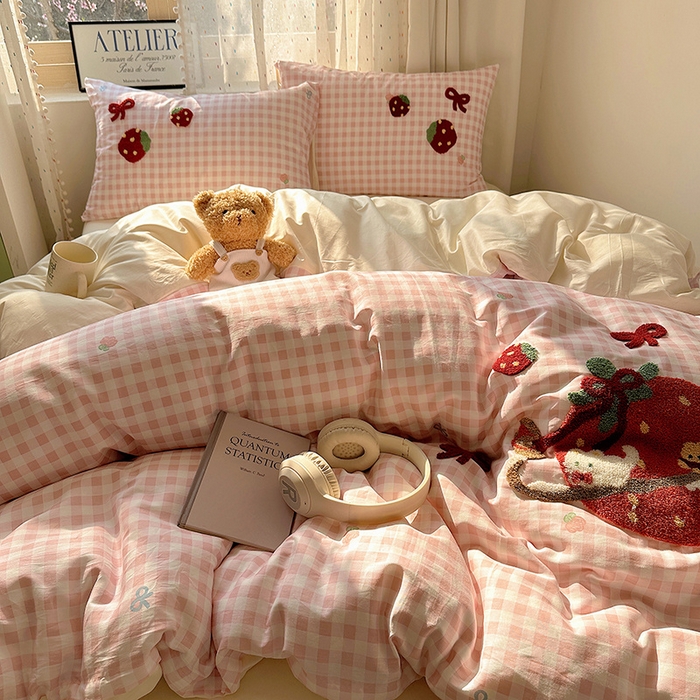 91家纺网 家纺一手货源 找家纺 澳梵家居 2025新款小清新全棉印花毛巾绣四件套 草莓星球