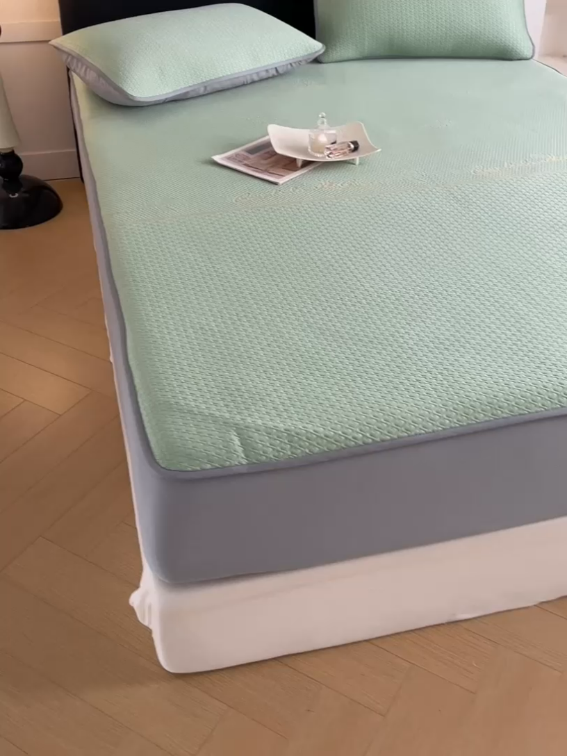 91家纺网 家纺一手货源 找家纺 欧邦 2025新款提花冰豆豆凉席三件套-幸运草 床笠款-幸运草-绿