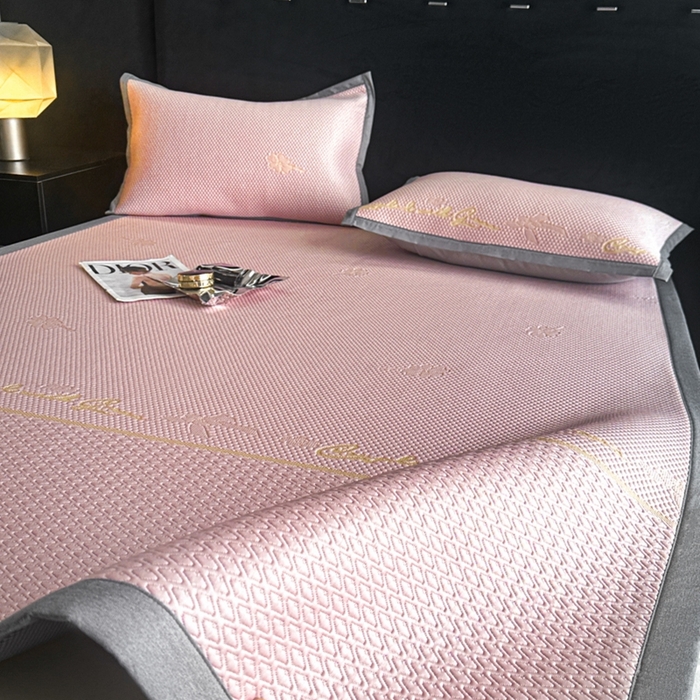 91家纺网 家纺一手货源 找家纺 欧邦 2025新款提花冰豆豆凉席三件套-幸运草 凉席款-幸运草-粉