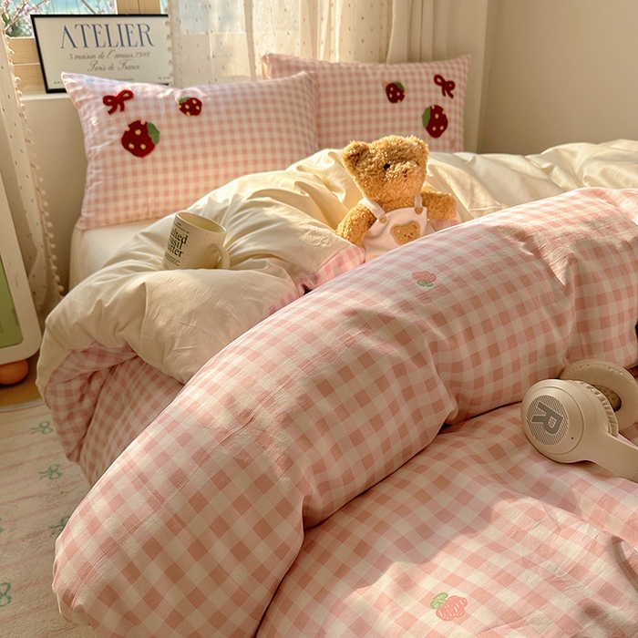 91家纺网 家纺一手货源 找家纺 澳梵家居 2025新款小清新全棉印花毛巾绣四件套 草莓星球