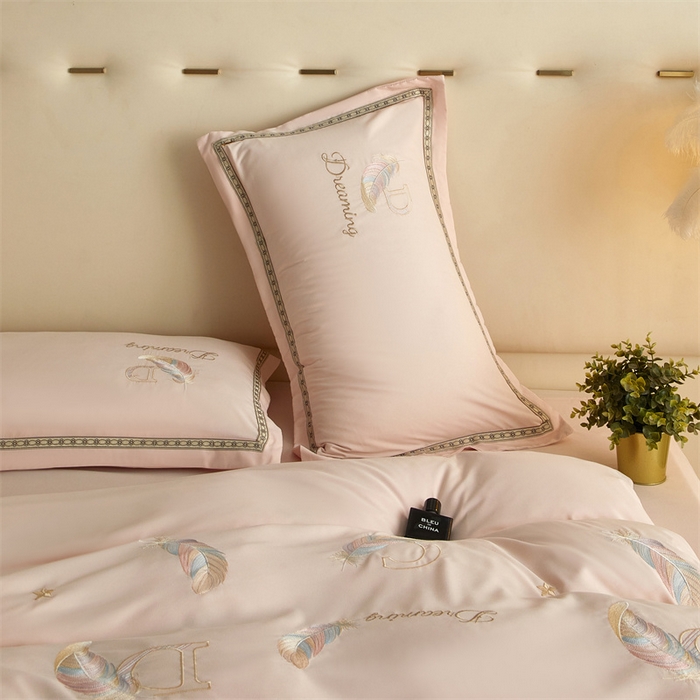 91家纺网 家纺一手货源 找家纺 佳宇轩 2025新款亲肤水洗棉刺绣四件套系列 蜜羽-嫩粉