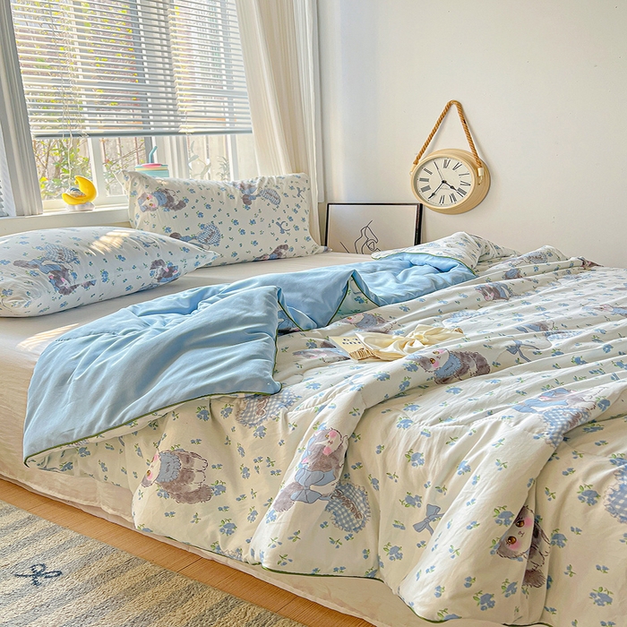 91家纺网 家纺一手货源 找家纺 玉海棠家纺 2025新款水洗皱皱纱印花夏被 被子被芯 豆奶泡泡猫