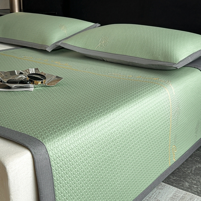 91家纺网 家纺一手货源 找家纺 欧邦 2025新款提花冰豆豆凉席三件套-幸运草 凉席款-幸运草-绿