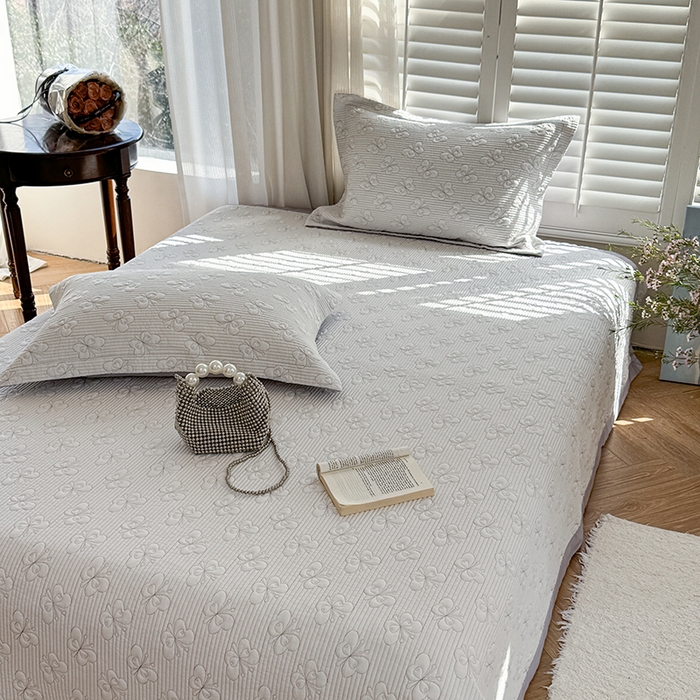 91家纺网 家纺一手货源 找家纺 琳可家居 花开蝶自来系列双面再生纤维素纤维床盖高温水洗两面可用 花开蝶自来-白