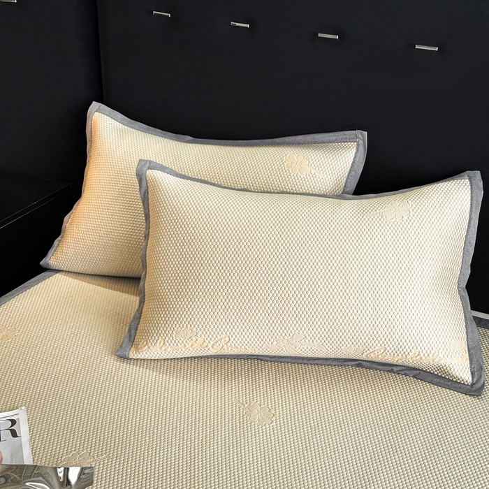 91家纺网 家纺一手货源 找家纺 欧邦 2025新款提花冰豆豆凉席三件套-幸运草 凉席款-幸运草-米