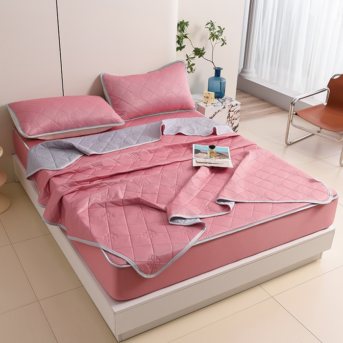 91家纺网 家纺一手货源 找家纺 2025新款清凉舒适凉感丝夏被四件套 豆沙