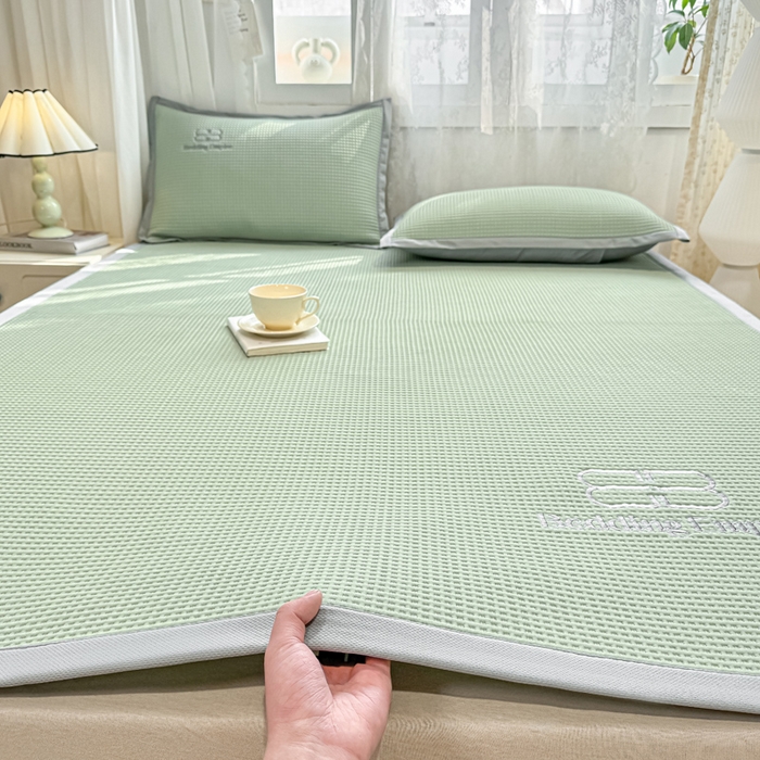 德比尔斯  2025新款乙纶华夫格刺绣熊猫漫野冰豆豆凉席-漫野系列 果绿-床席款