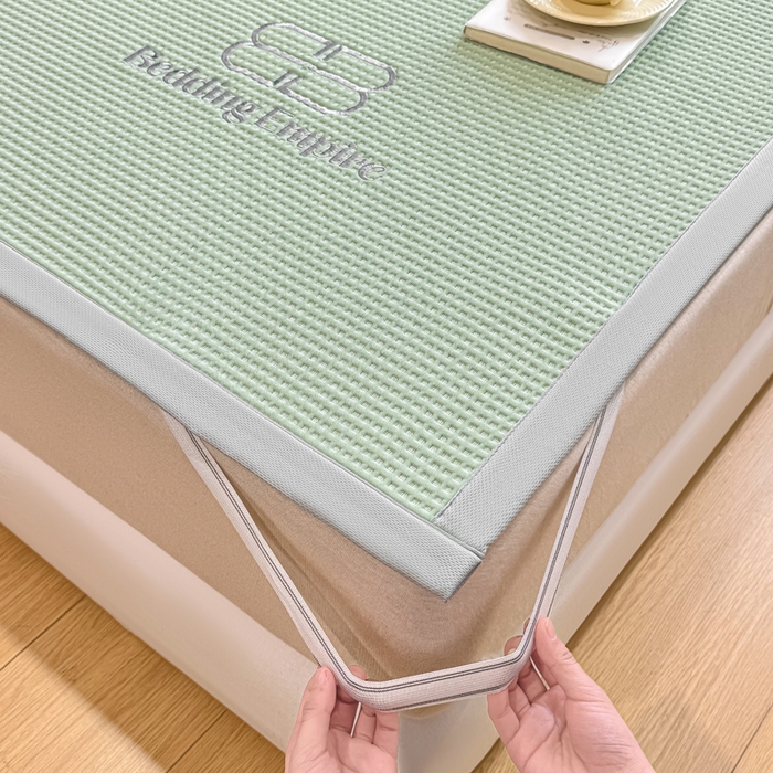 91家纺网 家纺一手货源 找家纺 德比尔斯  2025新款乙纶华夫格刺绣熊猫漫野冰豆豆凉席-漫野系列 果绿-床席款