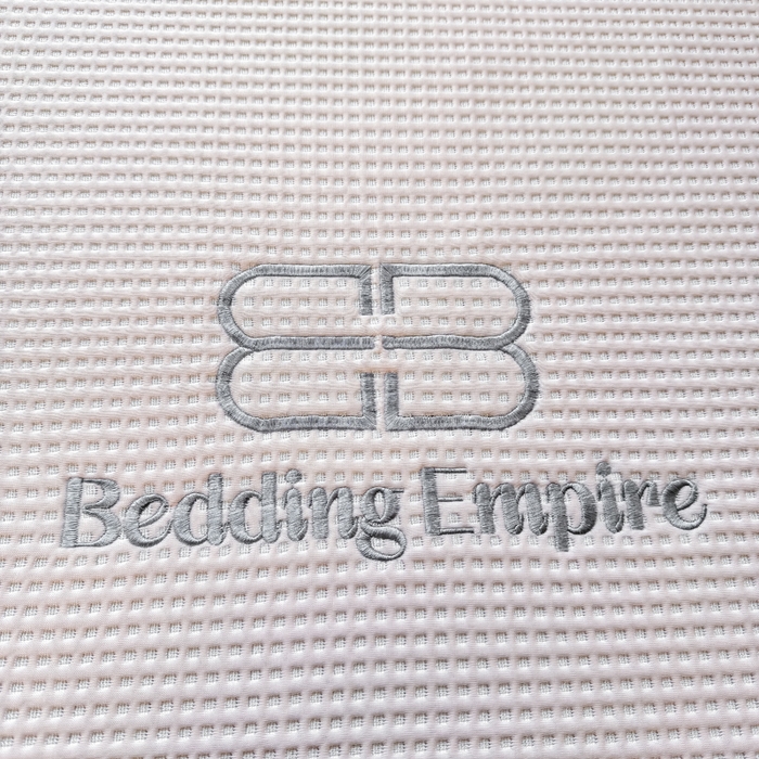 91家纺网 家纺一手货源 找家纺 德比尔斯  2025新款乙纶华夫格刺绣熊猫漫野冰豆豆凉席-漫野系列 樱花粉-床席款