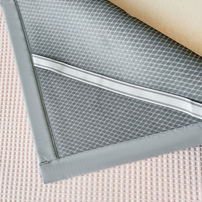 91家纺网 家纺一手货源 找家纺 德比尔斯  2025新款乙纶华夫格刺绣熊猫漫野冰豆豆凉席-漫野系列 樱花粉-床席款