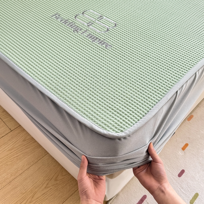 91家纺网 家纺一手货源 找家纺 德比尔斯  2025新款乙纶华夫格刺绣熊猫漫野冰豆豆凉席-漫野系列 果绿-床笠款