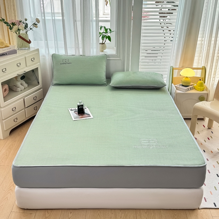 91家纺网 家纺一手货源 找家纺 德比尔斯  2025新款乙纶华夫格刺绣熊猫漫野冰豆豆凉席-漫野系列 果绿-床笠款