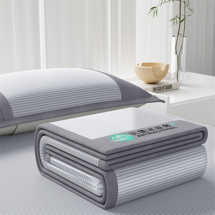 91家纺网 家纺一手货源 找家纺 爱宝被业 2025新款亲肤凉感抗菌冰丝凉席席子 轻银灰