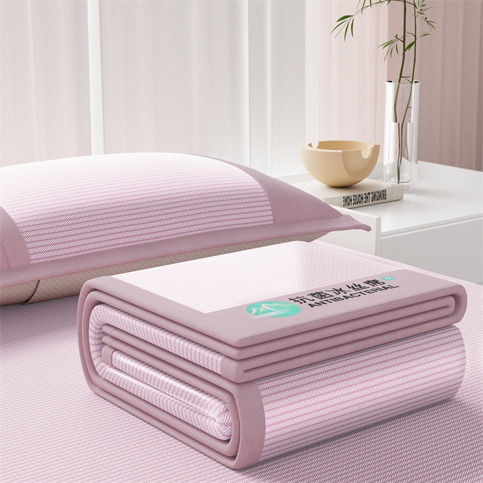 91家纺网 家纺一手货源 找家纺 爱宝被业 2025新款亲肤凉感抗菌冰丝凉席席子 盛夏粉