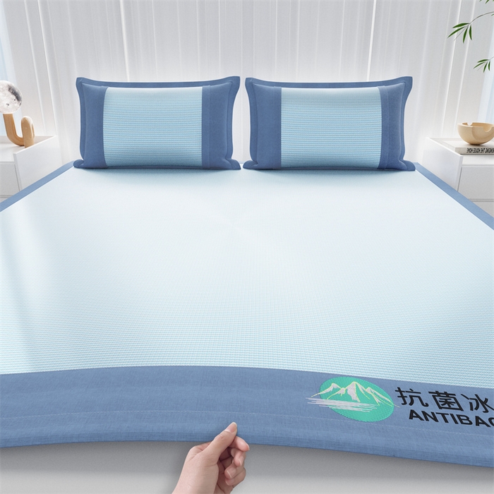 91家纺网 家纺一手货源 找家纺 爱宝被业 2025新款亲肤凉感抗菌冰丝凉席席子 天晶蓝