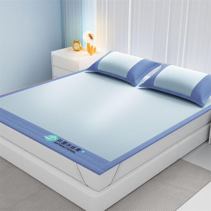 91家纺网 家纺一手货源 找家纺 爱宝被业 2025新款亲肤凉感抗菌冰丝凉席席子 天晶蓝