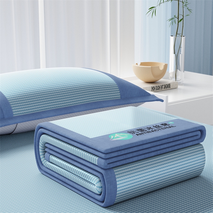 91家纺网 家纺一手货源 找家纺 爱宝被业 2025新款亲肤凉感抗菌冰丝凉席席子 天晶蓝