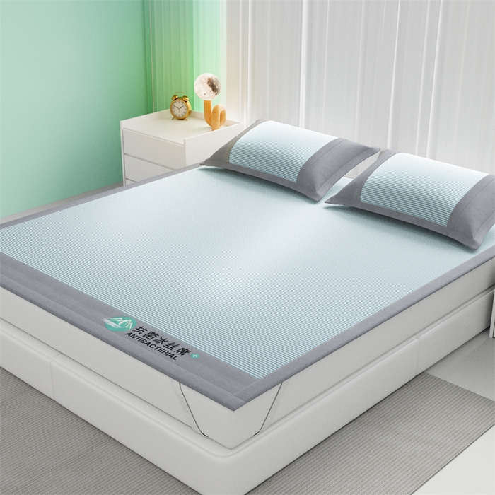 91家纺网 家纺一手货源 找家纺 爱宝被业 2025新款亲肤凉感抗菌冰丝凉席席子 雾云绿