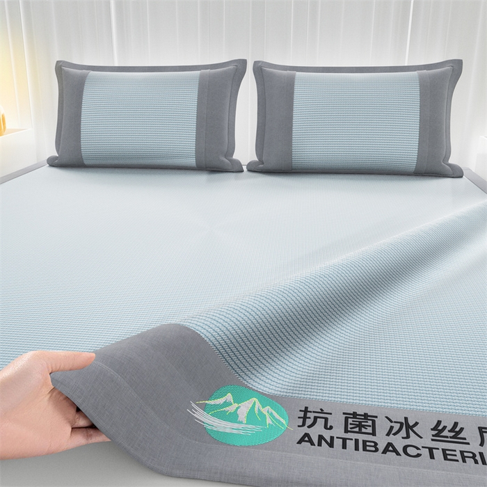 91家纺网 家纺一手货源 找家纺 爱宝被业 2025新款亲肤凉感抗菌冰丝凉席席子 雾云绿