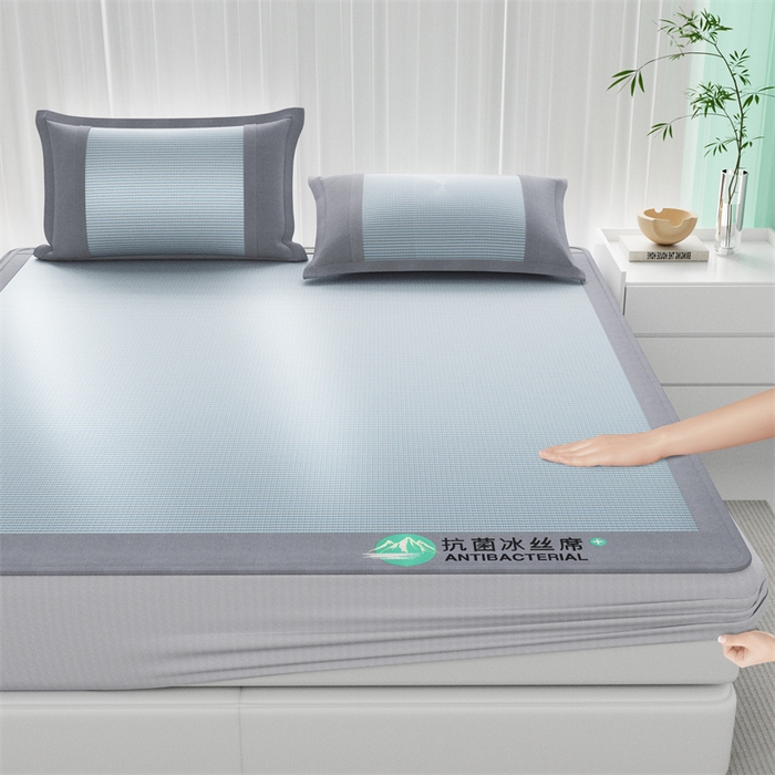 91家纺网 家纺一手货源 找家纺 爱宝被业 2025新款亲肤凉感抗菌冰丝凉席席子 雾云绿