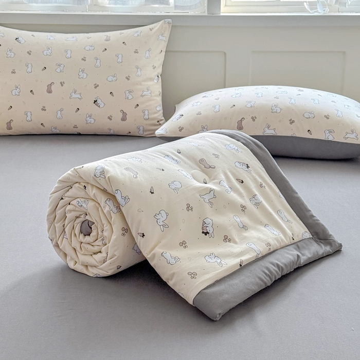 91家纺网 家纺一手货源 找家纺 优卡迪家纺馆 【下载文件夹包含买家秀】2025春夏新款针织棉双层纱夏被夏凉被空调被四件套 灵动