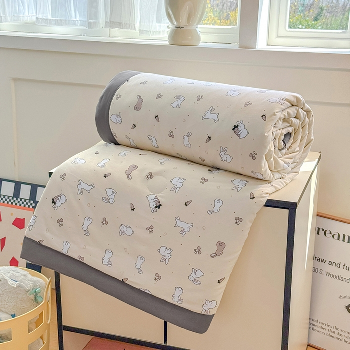 91家纺网 家纺一手货源 找家纺 优卡迪家纺馆 【下载文件夹包含买家秀】2025春夏新款针织棉双层纱夏被夏凉被空调被四件套 灵动