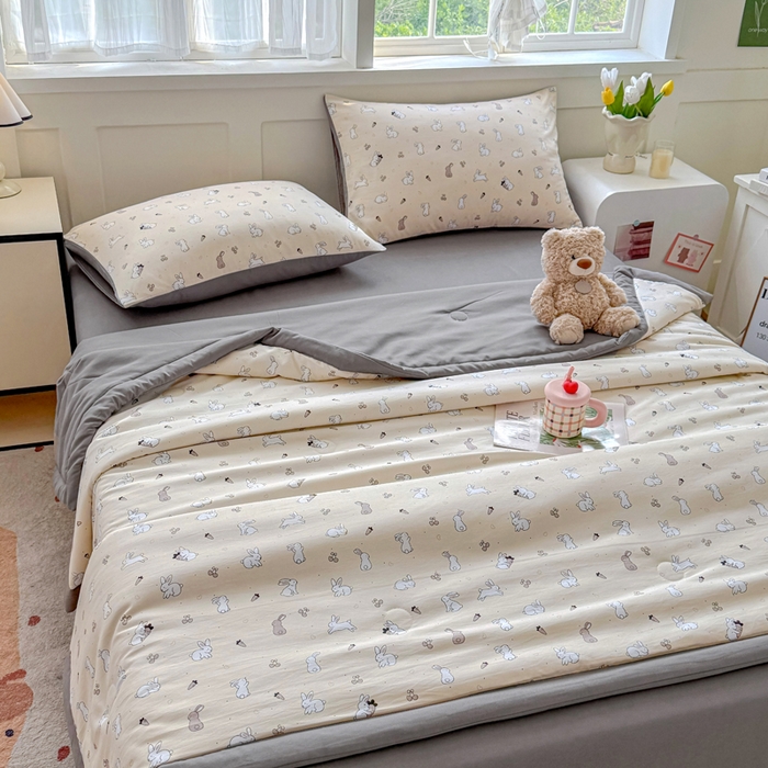 91家纺网 家纺一手货源 找家纺 优卡迪家纺馆 【下载文件夹包含买家秀】2025春夏新款针织棉双层纱夏被夏凉被空调被四件套 灵动