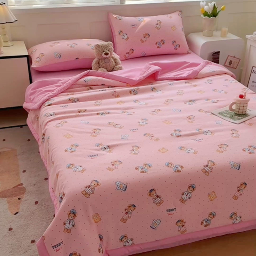 91家纺网 家纺一手货源 找家纺 优卡迪家纺馆 【下载文件夹包含买家秀】2025春夏新款针织棉双层纱夏被夏凉被空调被四件套 童趣