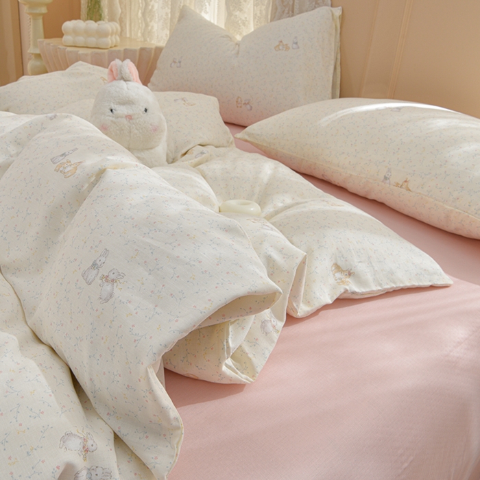 91家纺网 家纺一手货源 找家纺 乐窝家纺仓储 2025新款A类母婴级有氧全棉纯棉双层纱纯棉印花四件套 欢乐兔