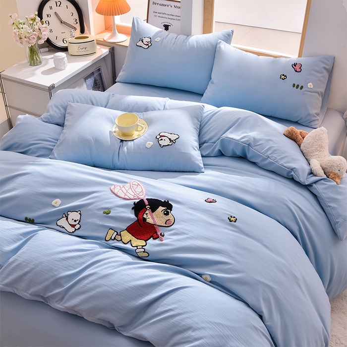 91家纺网 家纺一手货源 找家纺 乐窝家纺仓储 2025新款云朵棉毛巾绣磨毛四件套 蜡笔小新