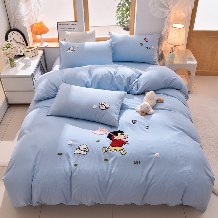 91家纺网 家纺一手货源 找家纺 乐窝家纺仓储 2025新款云朵棉毛巾绣磨毛四件套 蜡笔小新