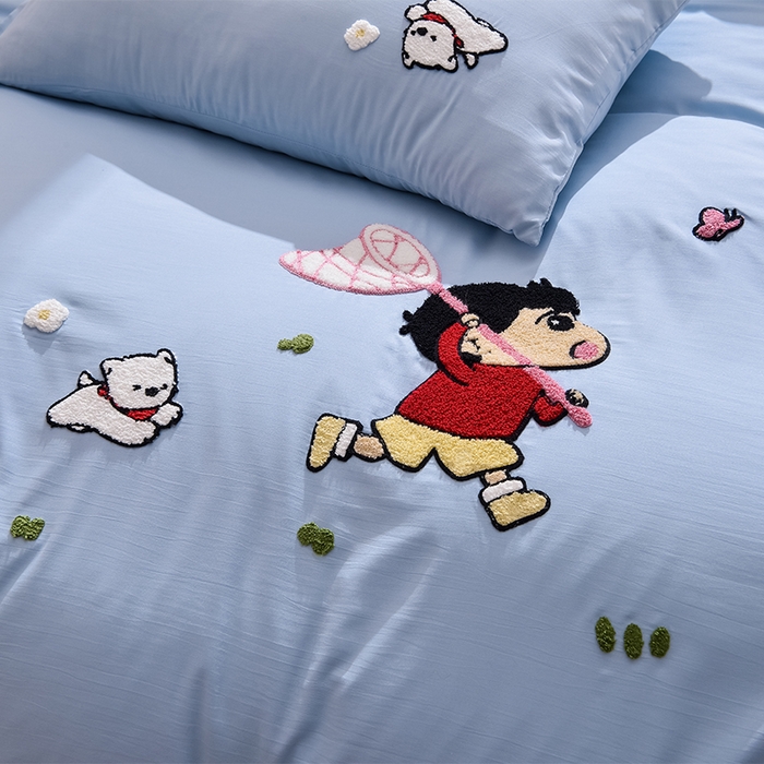 91家纺网 家纺一手货源 找家纺 乐窝家纺仓储 2025新款云朵棉毛巾绣磨毛四件套 蜡笔小新