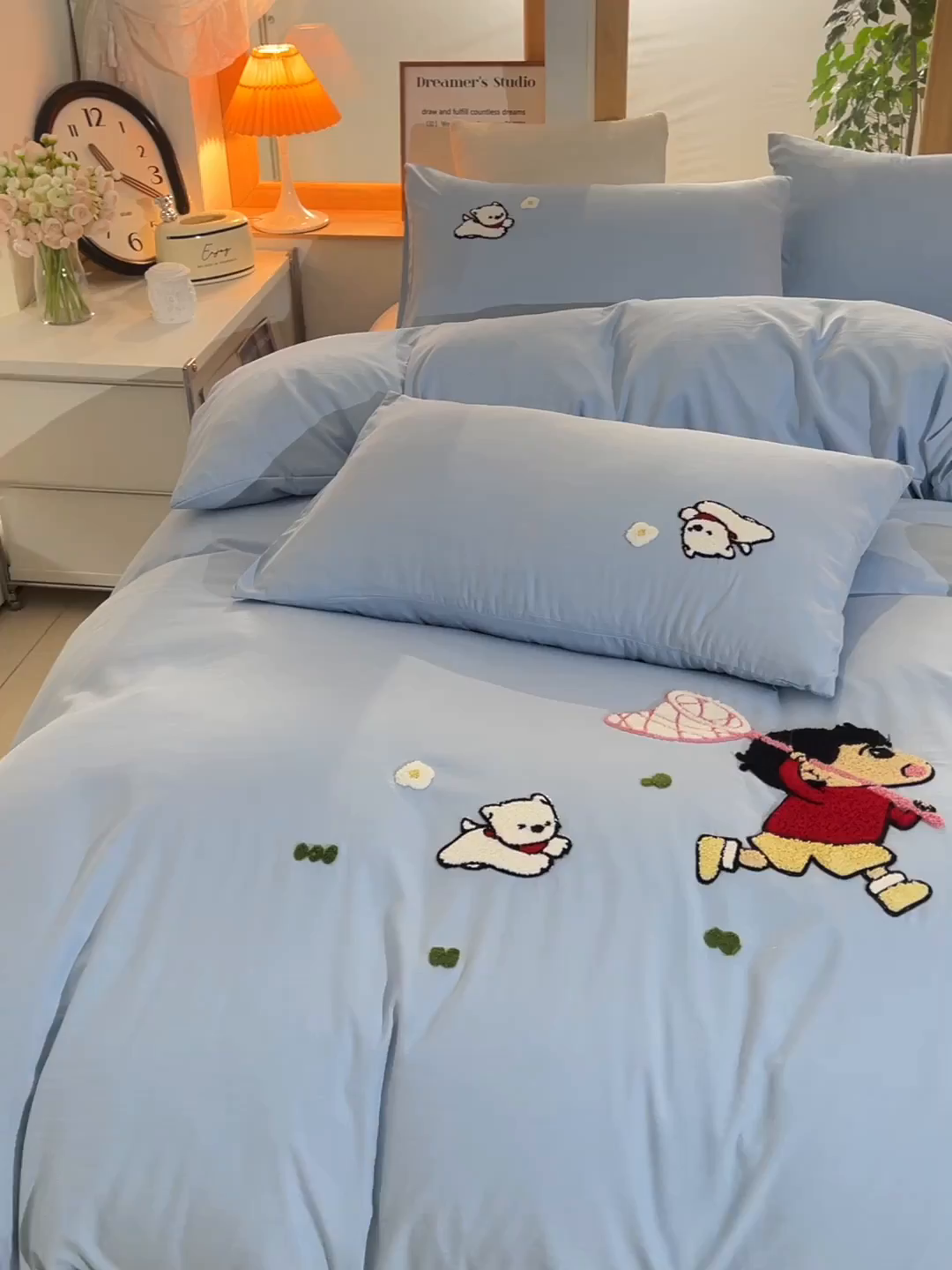 91家纺网 家纺一手货源 找家纺 乐窝家纺仓储 2025新款云朵棉毛巾绣磨毛四件套 蜡笔小新