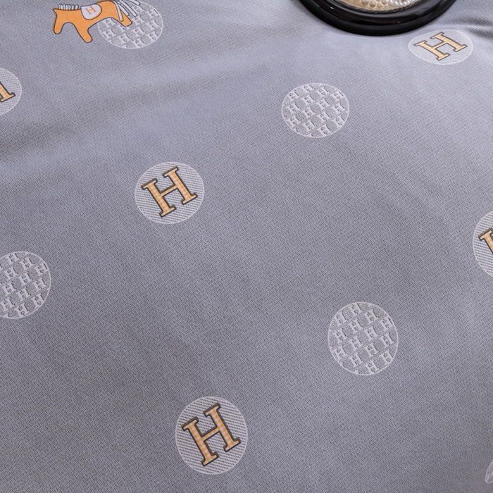 91家纺网 家纺一手货源 找家纺 巧格家纺 2025爆款超柔云朵棉双层纱四件套不起球不掉色床裙款 阿尔法-灰