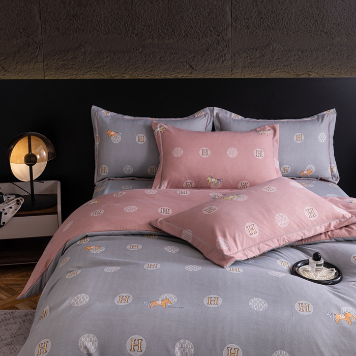 91家纺网 家纺一手货源 找家纺 巧格家纺 2025爆款超柔云朵棉双层纱四件套不起球不掉色床裙款 阿尔法-灰