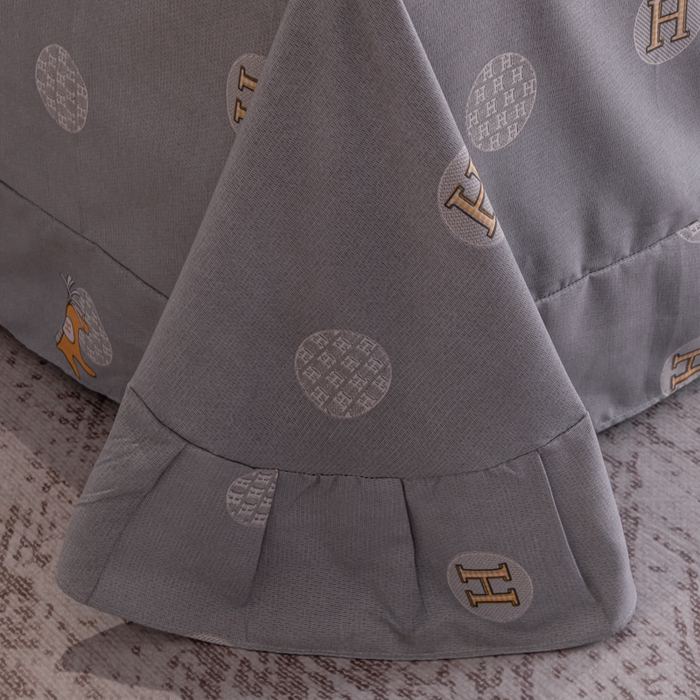 91家纺网 家纺一手货源 找家纺 巧格家纺 2025爆款超柔云朵棉双层纱四件套不起球不掉色床裙款 阿尔法-灰