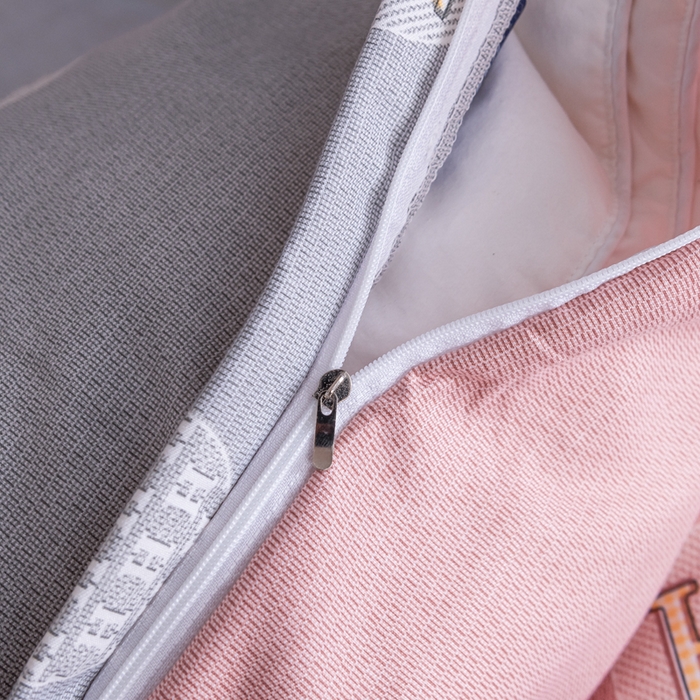 91家纺网 家纺一手货源 找家纺 巧格家纺 2025爆款超柔云朵棉双层纱四件套不起球不掉色床裙款 阿尔法-粉