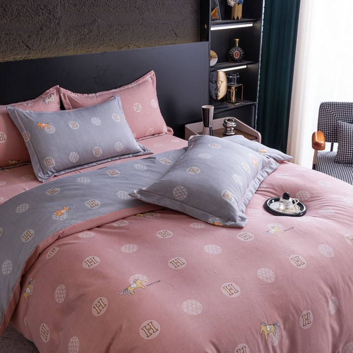 91家纺网 家纺一手货源 找家纺 巧格家纺 2025爆款超柔云朵棉双层纱四件套不起球不掉色床裙款 阿尔法-粉