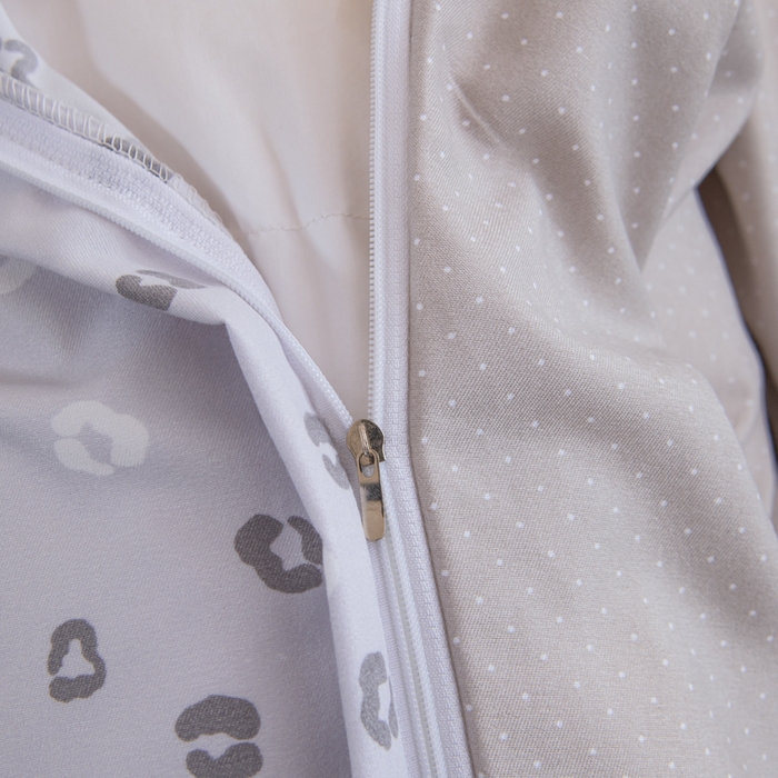 91家纺网 家纺一手货源 找家纺 巧格家纺 2025爆款超柔云朵棉双层纱四件套不起球不掉色床裙款 豹纹小熊-灰