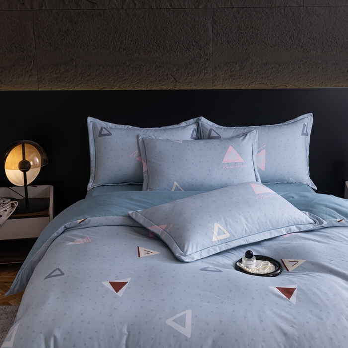 91家纺网 家纺一手货源 找家纺 巧格家纺 2025爆款超柔云朵棉双层纱四件套不起球不掉色床裙款 几何空间-蓝