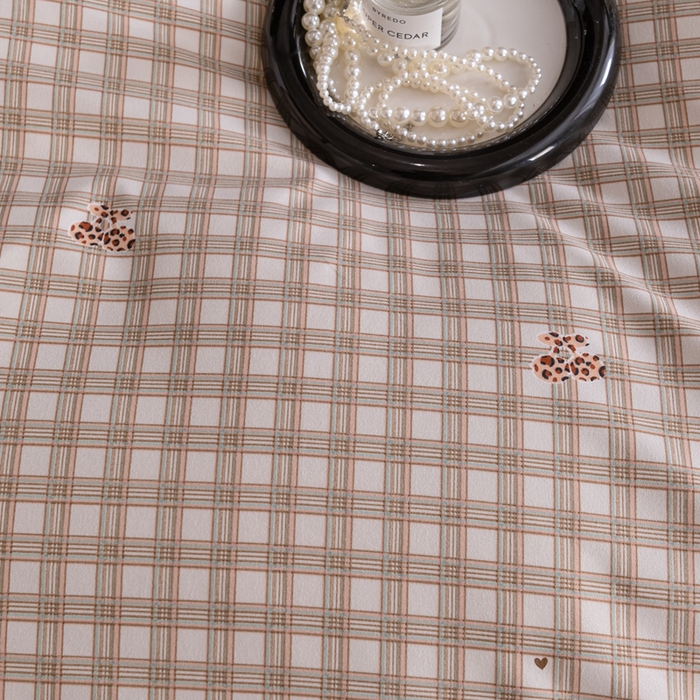 91家纺网 家纺一手货源 找家纺 巧格家纺 2025爆款超柔云朵棉双层纱四件套不起球不掉色床裙款 漫日之夏-咖