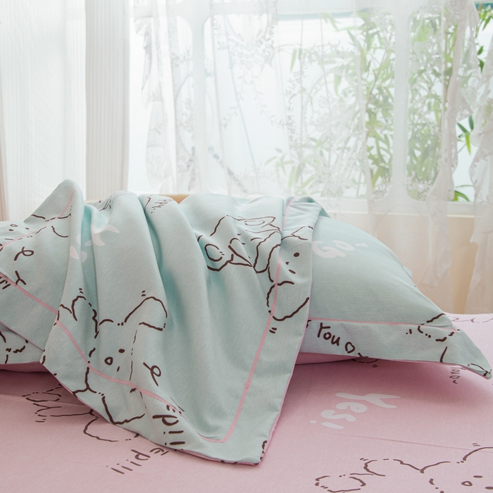 91家纺网 家纺一手货源 找家纺 巧格家纺 2025爆款超柔云朵棉双层纱四件套不起球不掉色床裙款 小熊日记-蓝