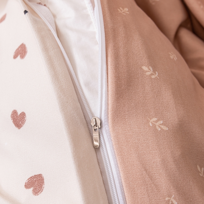 91家纺网 家纺一手货源 找家纺 巧格家纺 2025爆款超柔云朵棉双层纱四件套不起球不掉色床裙款 心心念念-咖