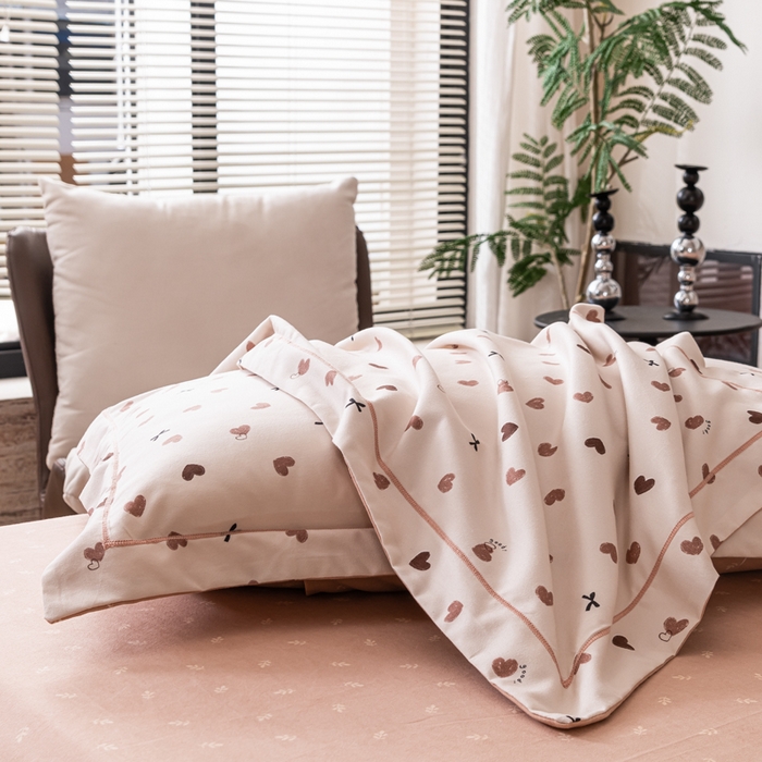 91家纺网 家纺一手货源 找家纺 巧格家纺 2025爆款超柔云朵棉双层纱四件套不起球不掉色床裙款 心心念念-咖