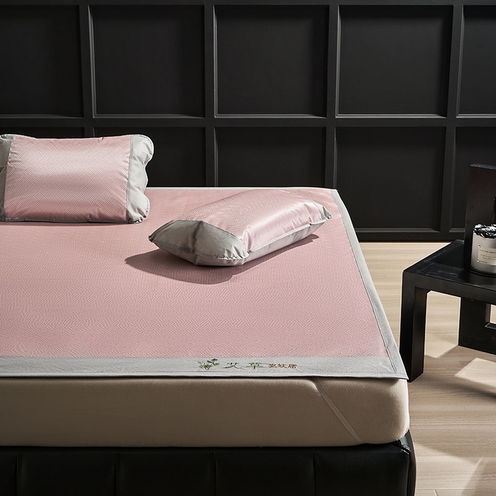 91家纺网 家纺一手货源 找家纺 （总）梵希良品家纺 2025新款艾草宽边绣花冰藤席冰丝席凉席三件套