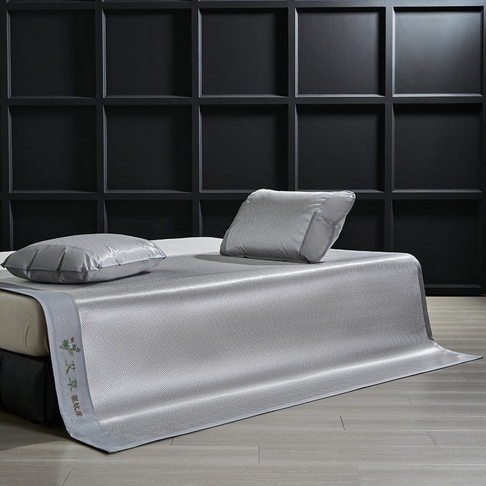 91家纺网 家纺一手货源 找家纺 （总）梵希良品家纺 2025新款艾草宽边绣花冰藤席冰丝席凉席三件套