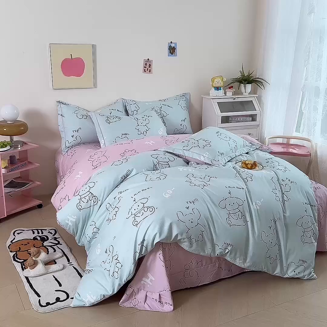 91家纺网 家纺一手货源 找家纺 巧格家纺 2025爆款超柔云朵棉双层纱四件套不起球不掉色床裙款 小熊日记-蓝