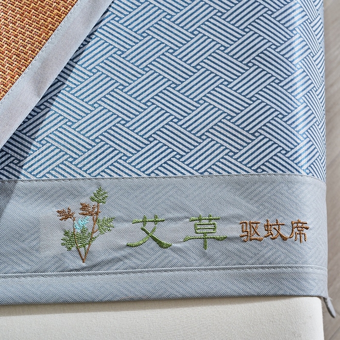 91家纺网 家纺一手货源 找家纺 梵希良品家纺 2025新款艾草宽边绣花冰藤席冰丝席凉席三件套 蓝色