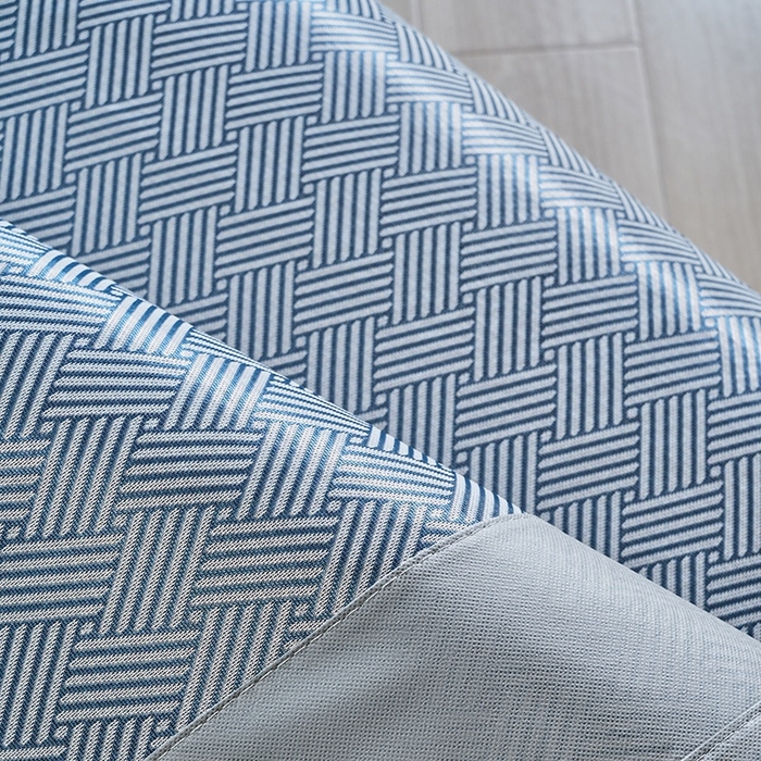 91家纺网 家纺一手货源 找家纺 梵希良品家纺 2025新款艾草宽边绣花冰藤席冰丝席凉席三件套 蓝色